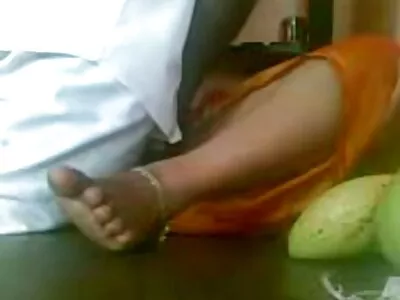 ಹೊಂಬಣ್ಣದ ವಿಕ್ಟೋರಿಯಾ ಬೇಸಿಗೆಯಲ್ಲಿ ದೊಡ್ಡ ಚೇಕಡಿ ಹಕ್ಕಿಗಳು ಮತ್ತು ಕತ್ತೆ ಫಕ್ ಆಗುತ್ತದೆ