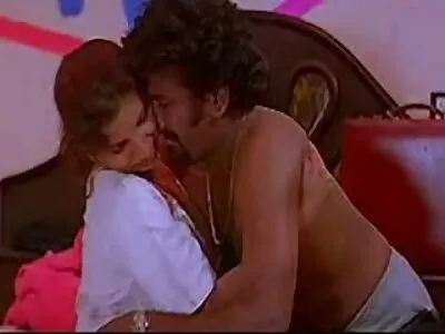 ಸೆಡಕ್ಟಿವ್ ಹೊಂಬಣ್ಣವು ಹಿಂದಿನಿಂದ ಲೈಂಗಿಕತೆಯನ್ನು ಇಷ್ಟಪಡುತ್ತದೆ
