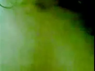 ಪುಟಾಣಿ ಮಗು ವ್ಯಾನ್‌ನಲ್ಲಿ ಹೀರುತ್ತಿದೆ