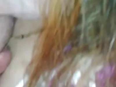 ಸಾಕಷ್ಟು ಹೊಂಬಣ್ಣ ಹೊರಾಂಗಣದಲ್ಲಿ ಹೊಡೆದಿದೆ