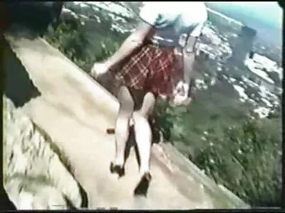 ಸಿಹಿ ತರುಣಿ ಖಾದ್ಯ ಒಳ ಉಡುಪು ಧರಿಸಿದ್ದಳು