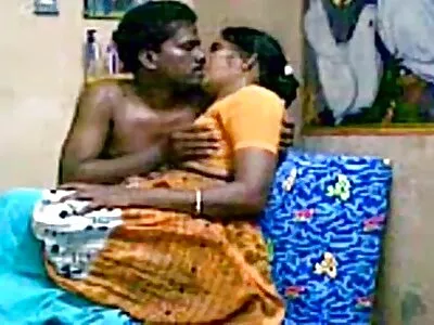 ಬೆರಗುಗೊಳಿಸುತ್ತದೆ ಎಬೊನಿ ಎವಿ ರೇ ಹೊರಾಂಗಣದಲ್ಲಿ ಬೃಹತ್ ಗುಬ್ಬಿ ಸೇವೆ